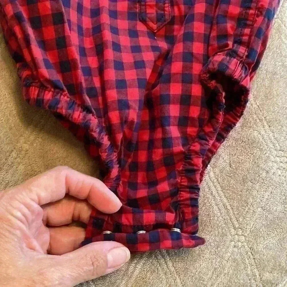 Baby Gap Red & Black Buffalo Plaid Long Sleeve Onsie in Size 12-18 Months. - Picture 3 of 7